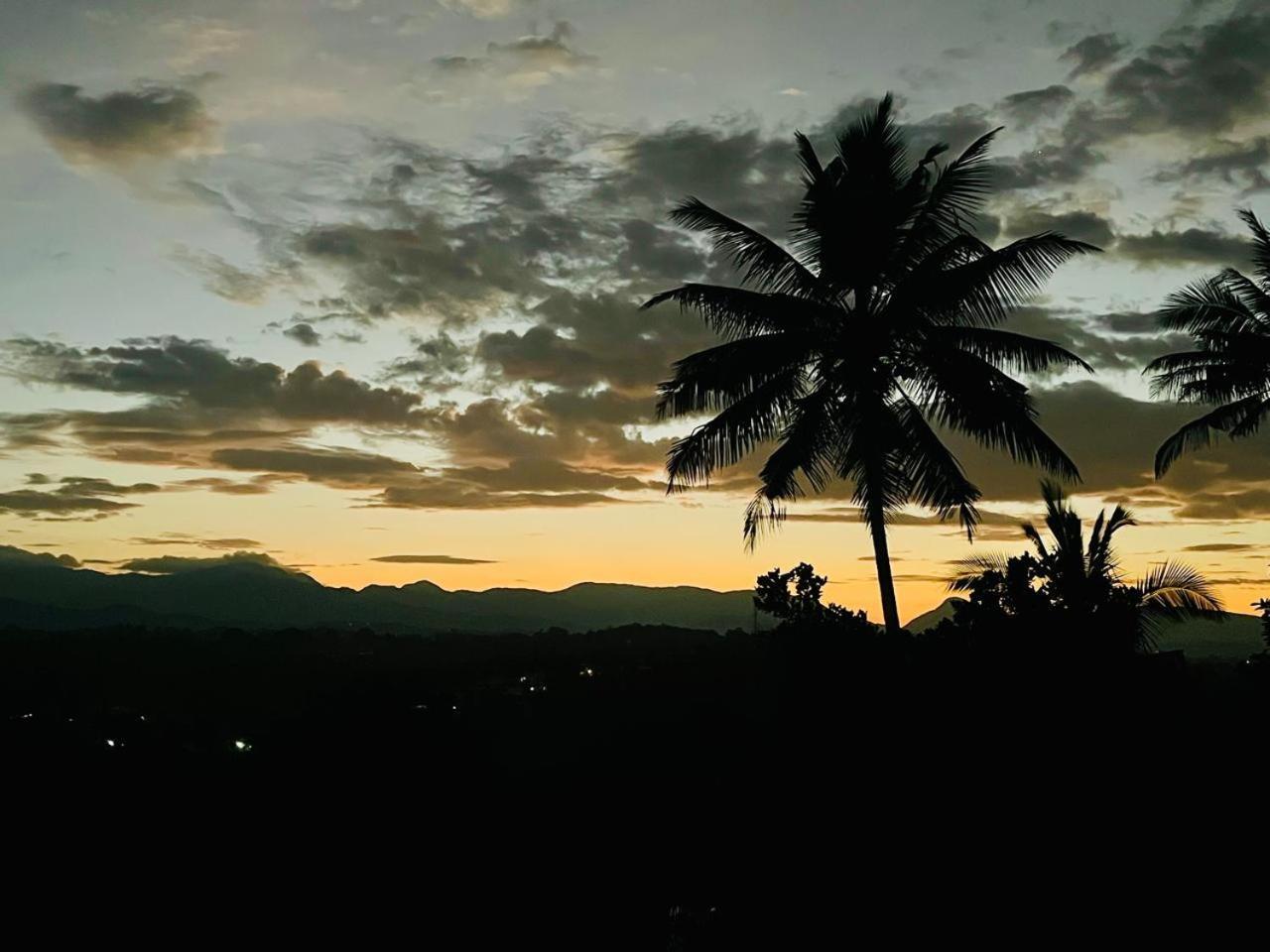 The Traveller Kandy Bagian luar foto